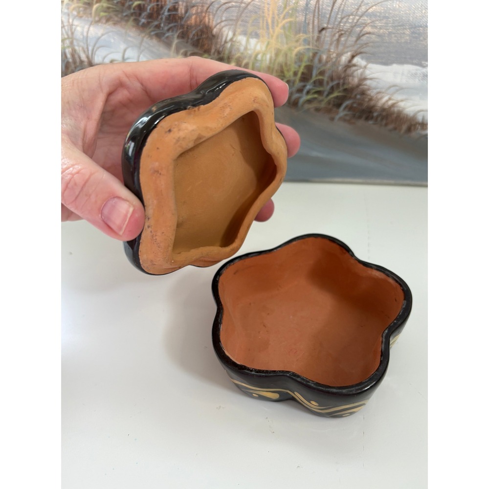 Vintage Hand Painted Terracotta Trinket Box Scalloped Flower Yellow Brown 4in - Picture 4 of 7